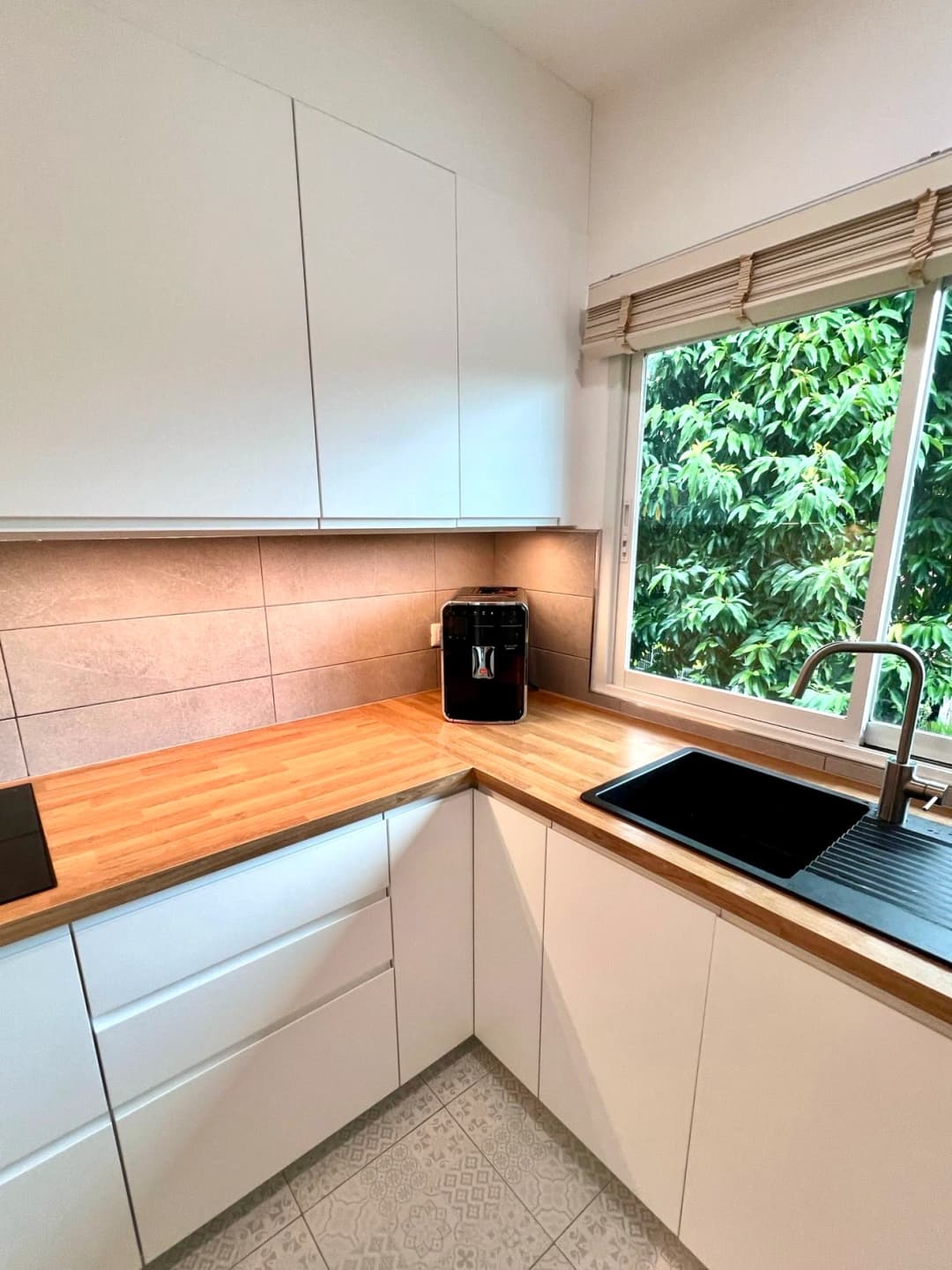 Keuken aanrecht met onderkast verlichting
