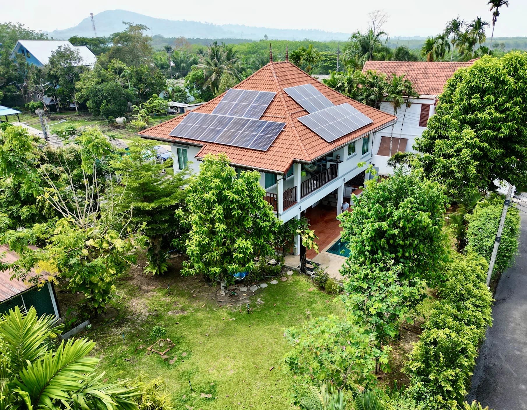 Pool Villa on spacious plot only 15 minutes drive from the airport
